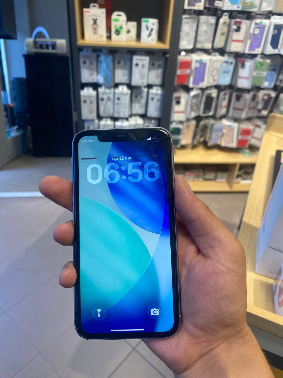 iPhone 11 64gb 100% (Маленький дефект экрана)