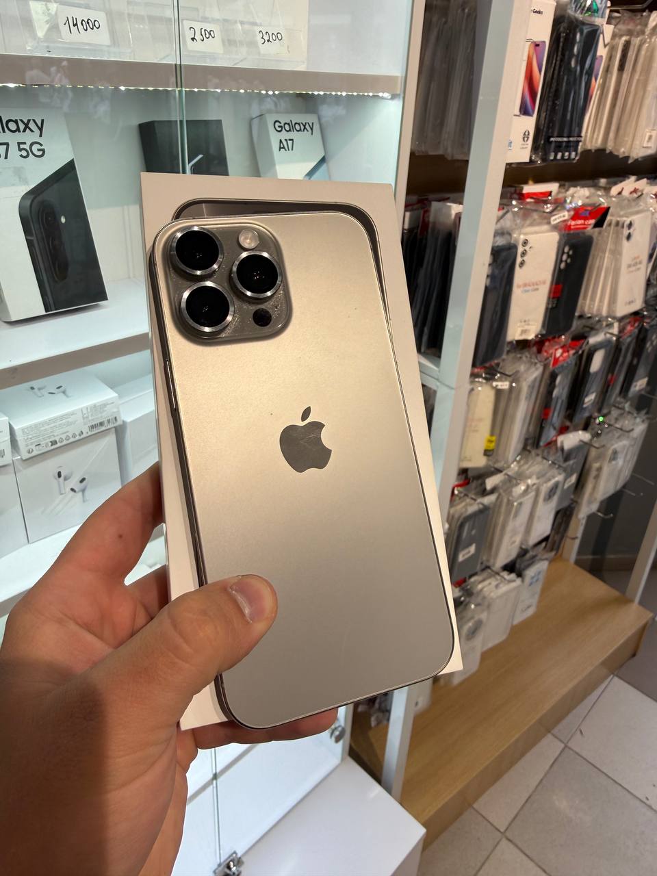 iPhone 16 Pro Max 256 GB 90% Natural Titanium